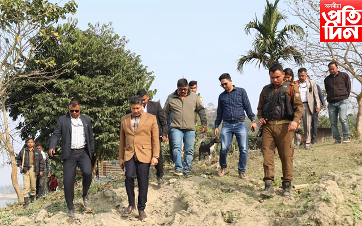 পানীখাইতিৰ গৰাখহনীয়া অঞ্চল পৰিদৰ্শন মন্ত্ৰী পিযুষ হাজৰীকাৰ