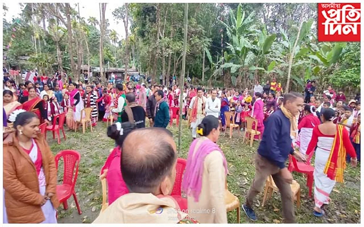 পথালিপাহাৰৰ ৰাজগড় প্ৰাথমিক বিদ্যালয়ত সমাজৰ সমূহীয়া অনুস্থানত বিশাল শোভাযাত্ৰা...