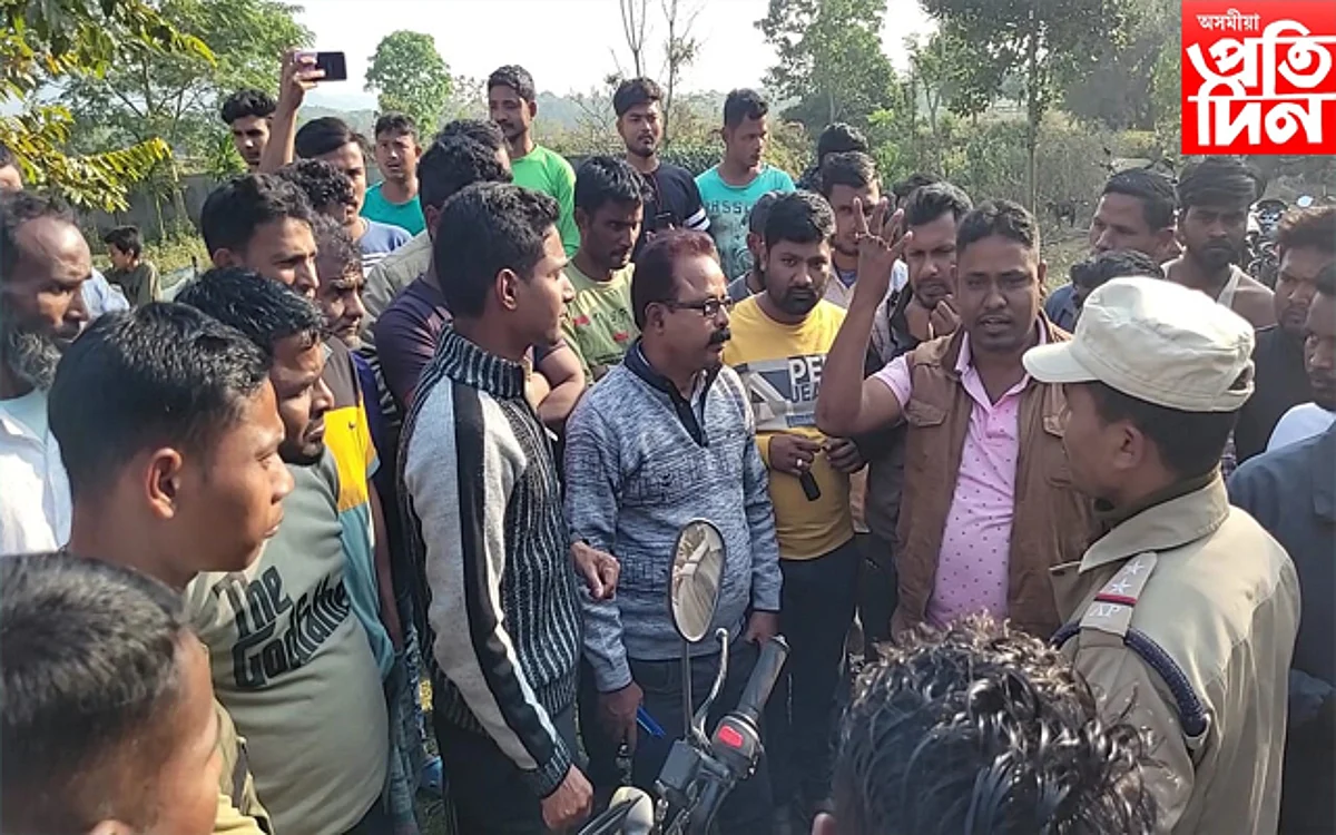 শ্ৰমিকৰ ওপৰত পৰিল লোৰ গেট, বঙাইগাঁৱত উত্তপ্ত পৰিস্থিতি...