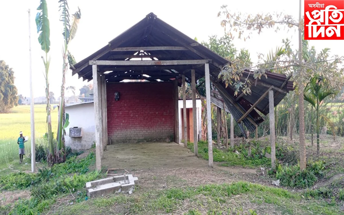 নাম হে 'আদৰ্শ গাঁও' দীৰ্ঘ দিনে দেখা নাই উন্নয়ণৰ মুখ