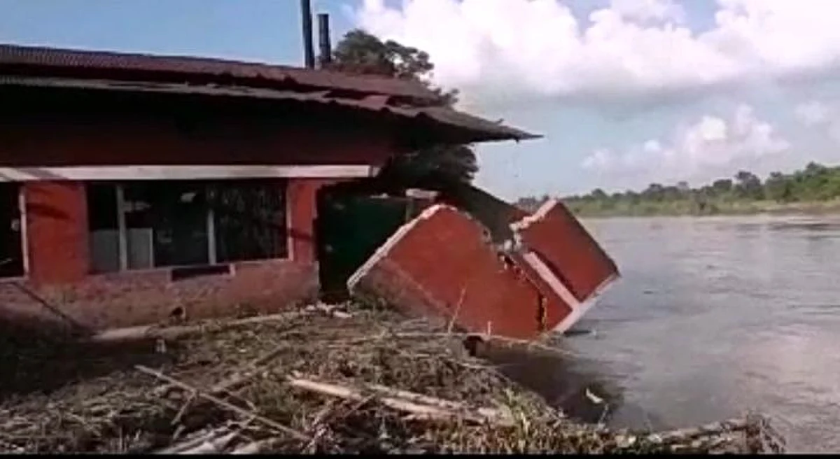 ধনশিৰিৰ খহনীয়াত জাহ গ’ল কলঘৰ, শংকিত মৰঙিবাসী