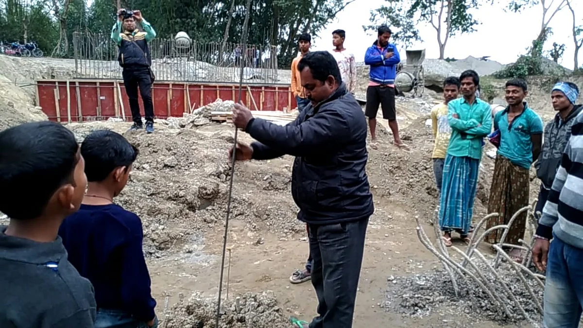 দৰঙত প্ৰধানমন্ত্ৰী গ্রাম চড়ক যোজনাৰ দলং নিৰ্মাণত ব্যাপক দুৰ্নীতি…