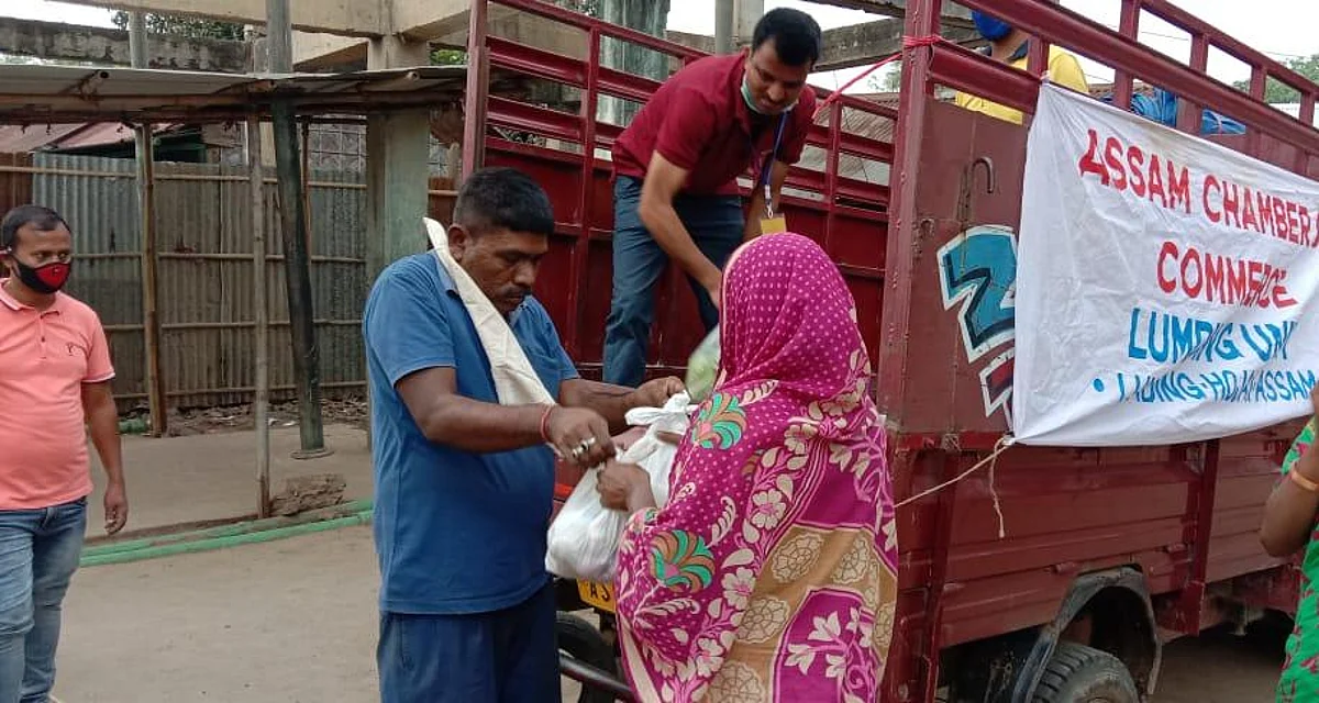 লামডিঙত দৰিদ্ৰ সকলক সহায় কৰিবলৈ আগবাঢ়ি আহিছে ধৰ্মীয় সন্থা-সংগঠন আৰু ব্যৱসায়ী…