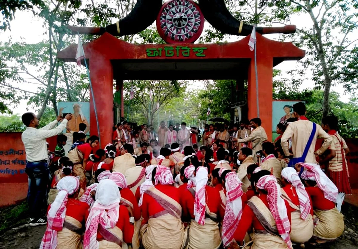 কাইলৈৰ পৰা ফাট বিহুঃ দুবছৰৰ বিৰতিত প্ৰাণ পাইছে মহঘুলি চাপৰিয়ে…