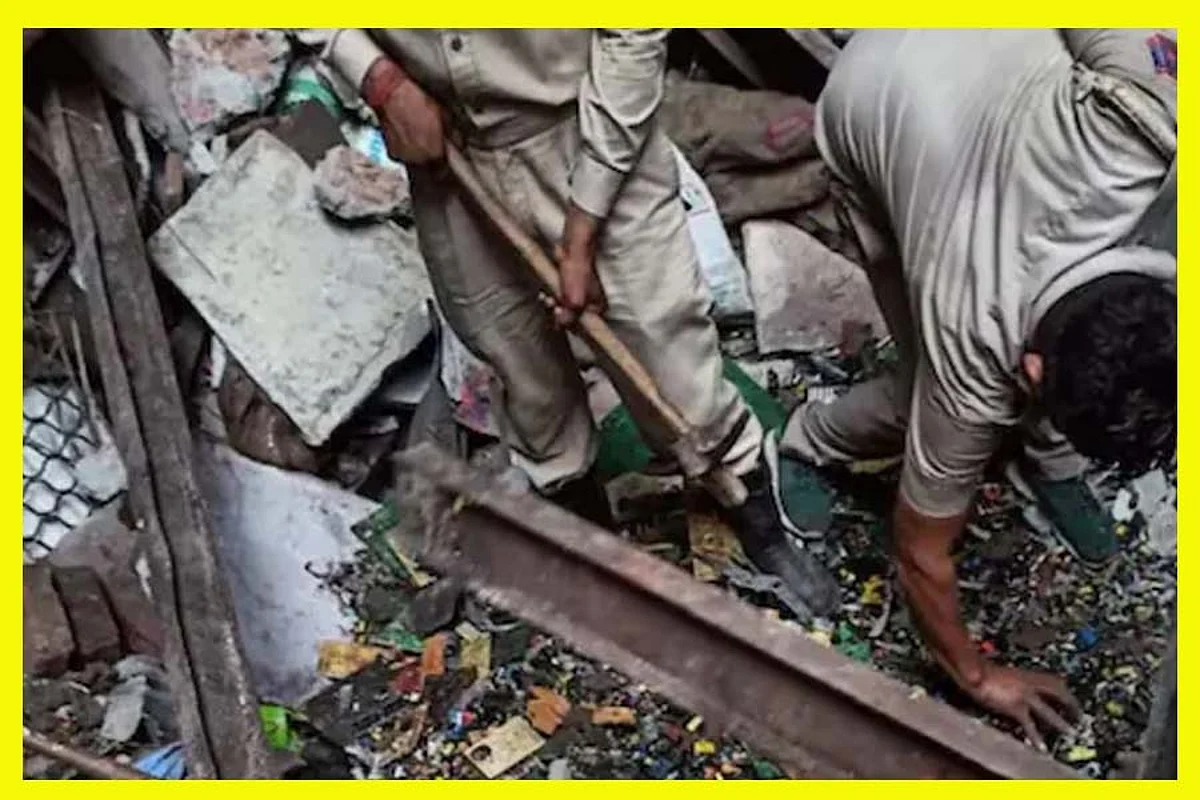 খহি পৰিল অট্টালিকাঃ ১ জনে হেৰুৱালে প্ৰাণ, ৩ জনক হাস্পতালত ভৰ্তি…