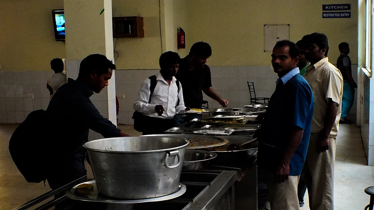 Plea for Community Kitchens: SC imposes additional Rs 5 lakh costs on States that failed to respond despite warning
