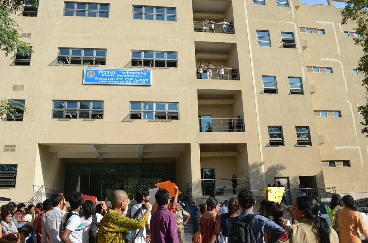 Faculty of Law, Delhi University students protest against non-approval of LLB degrees