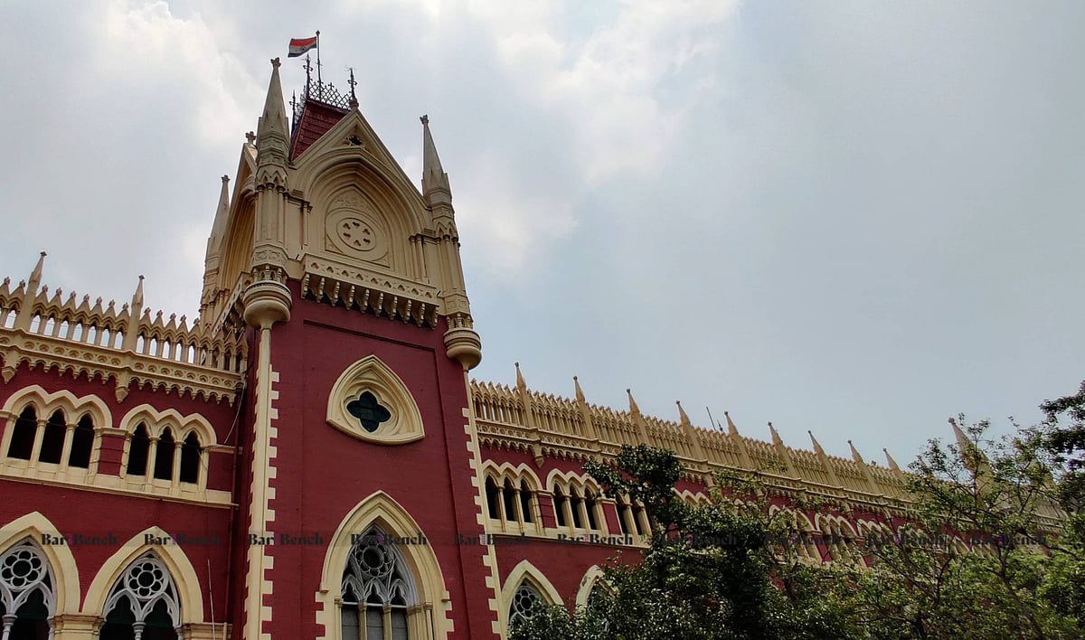 Plaintiff is master of suit, cannot be compelled to fight against another: Calcutta High Court - Vimarsana News