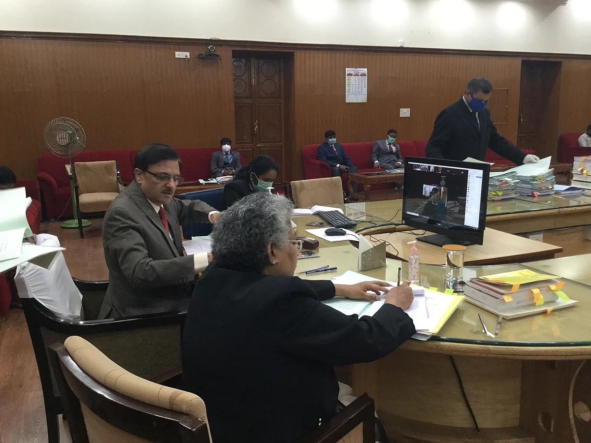 Govt cannot make claim that some migrant workers do not wish to go back to their respective states only by sending them SMS: Karnataka HC