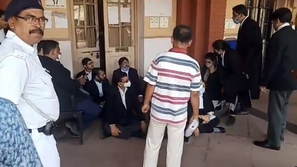 Trinamool lawyers protest outside courtroom of Calcutta High Court's Justice Abhijit Gangopadhyay; Governor writes to CM - Vimarsana News