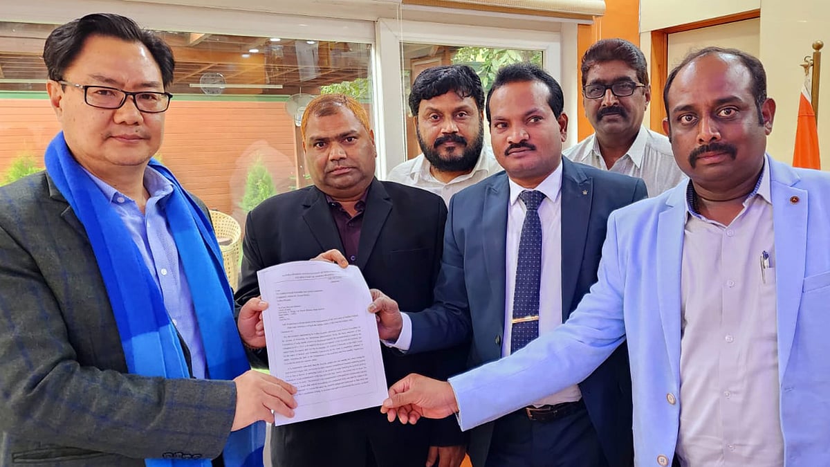 Andhra Pradesh lawyers meet Law Minister Kiren Rijiju; hand over representation against proposed transfer of two judges - Vimarsana News