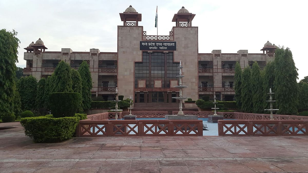 Madhya Pradesh High Court asks lawyer to perform 1 hour community service to restore case dismissed in default - Vimarsana News