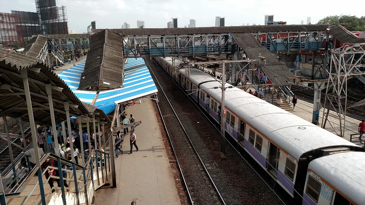 Bombay High Court disposes of PIL for conversion of train coaches to ICUs after Railway Ministry says not possible to make structural change
