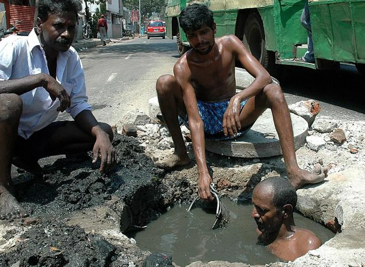 Madras HC moved for payment of interest to families of deceased Manual Scavengers