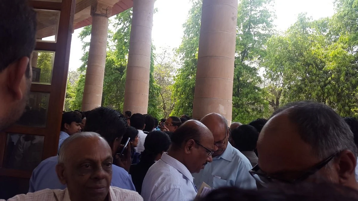 How can the Union of India pay compensation to Bar clerks? SC refuses to entertain plea for compensation by SC Bar Clerks' Association