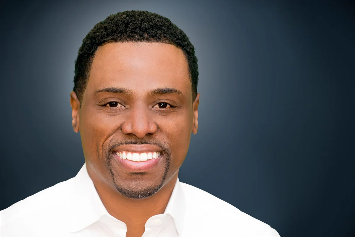 Working Title: Harvard Law School grad and former NFL coach Daron Roberts