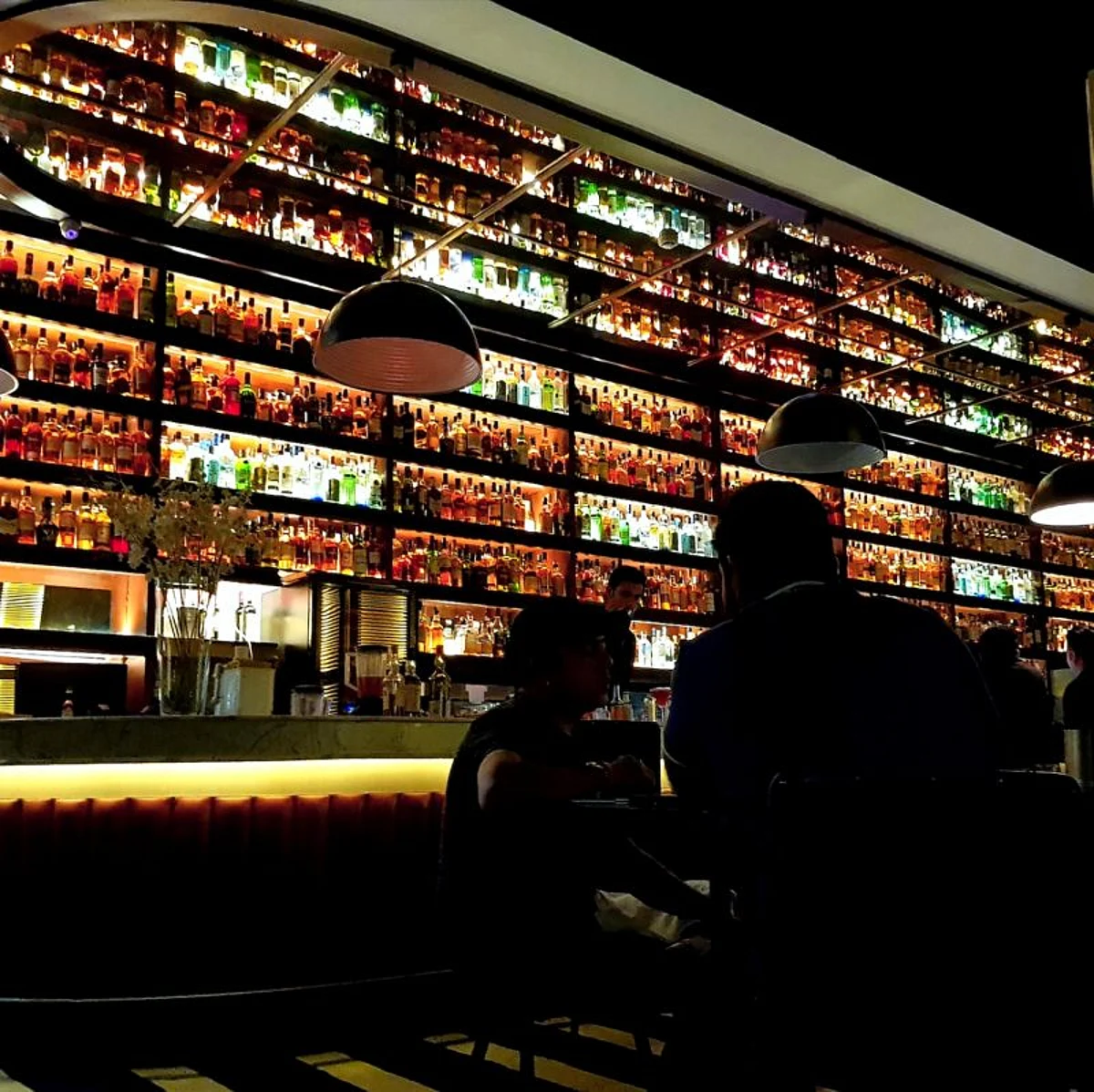 HC issues notice to govt in plea challenging legal drinking age in Delhi