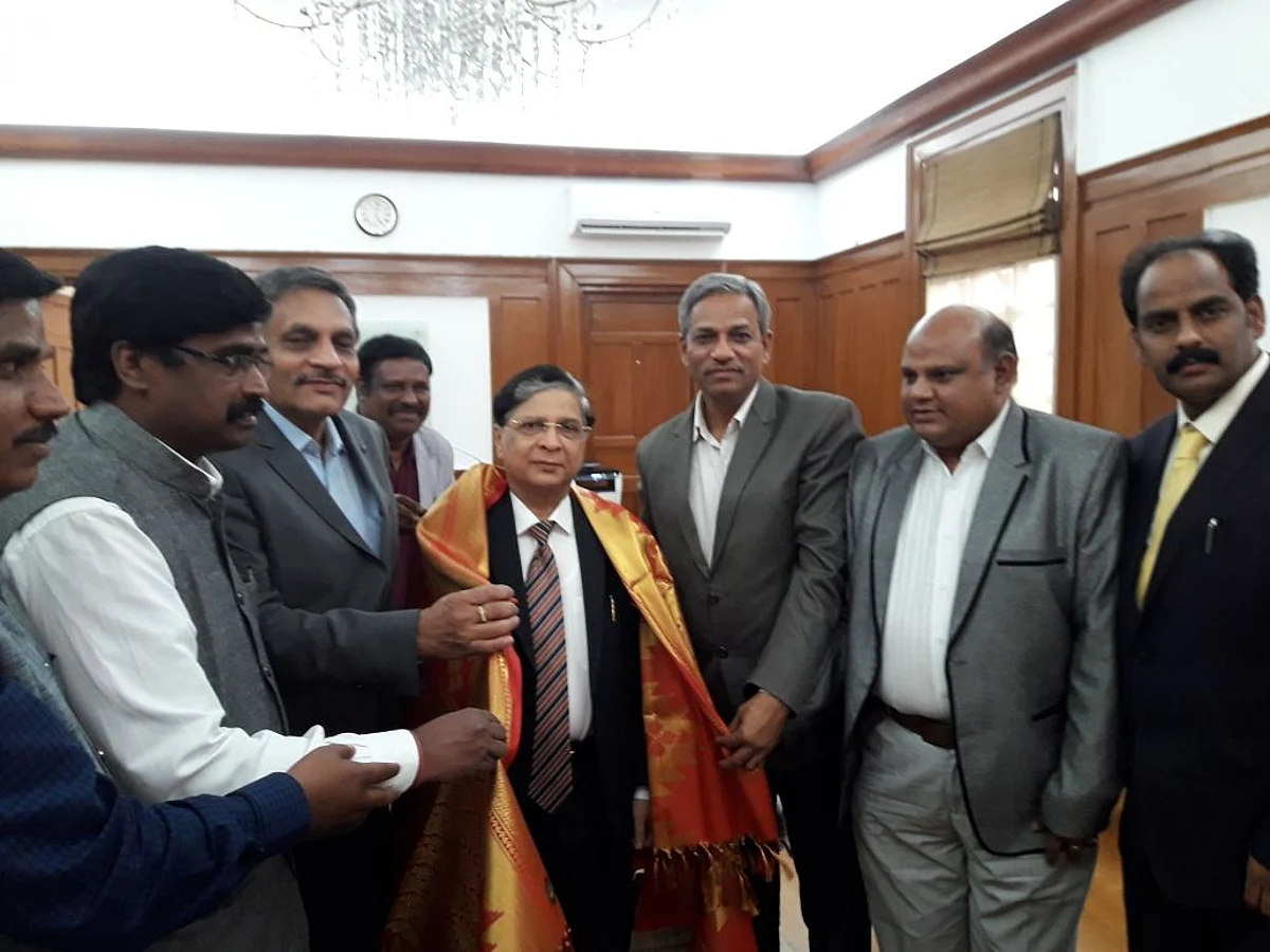 Lawyers delegation from Andhra and Telangana meet CJI Dipak Misra