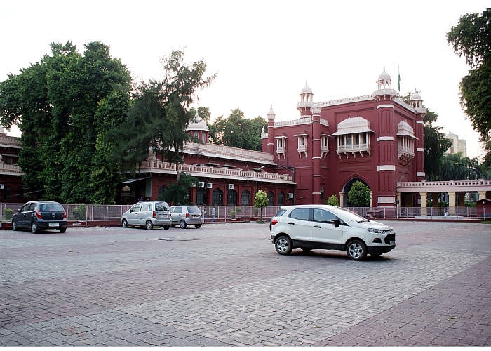 Shabby handwriting in Medico-Legal Report lands Doctor Rs. 5,000 penalty from Allahabad HC