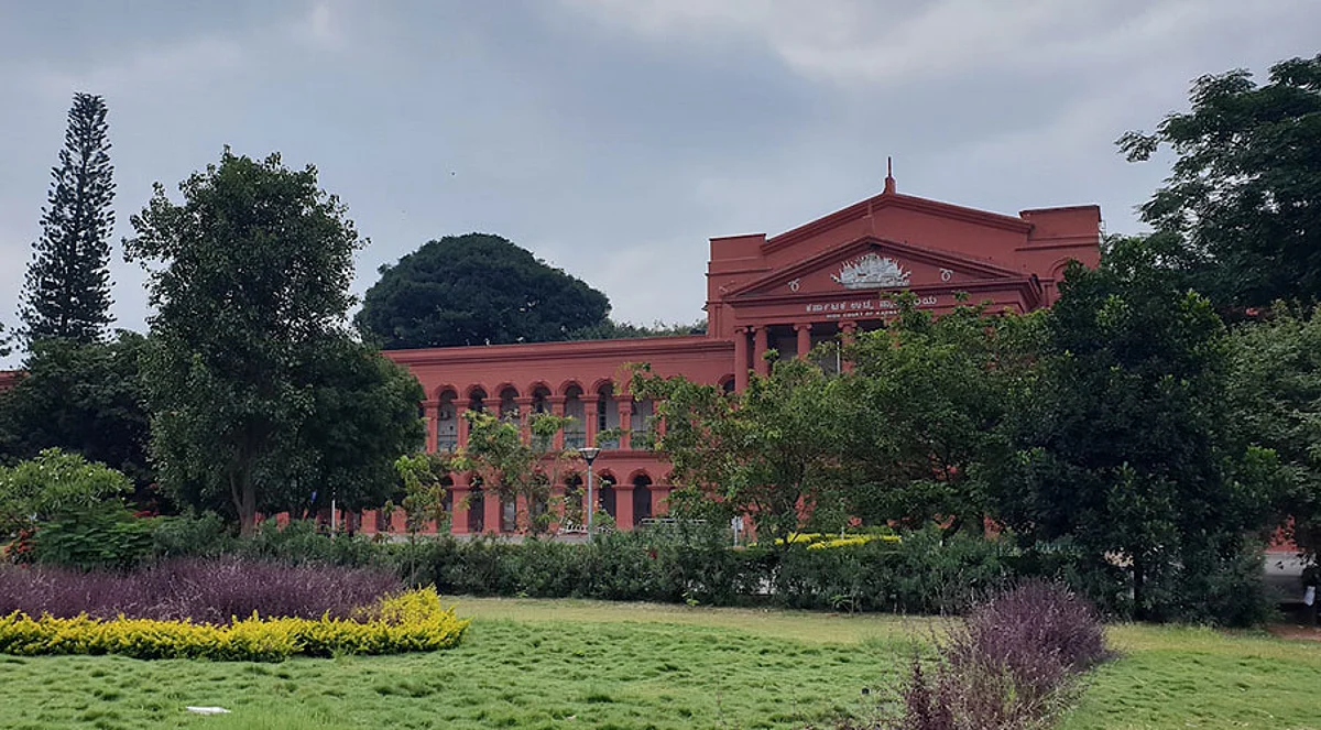Karnataka HC dismisses pleas by former BCI Vice-Chairman, Law College Principal in corruption case
