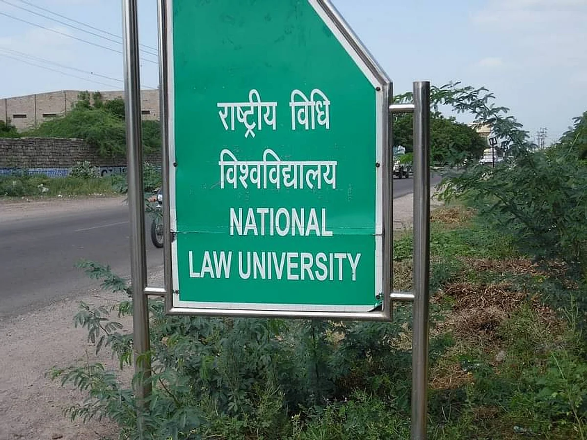 राष्ट्रीय विधि विश्वविद्यालयों में NRI कोटे पर उड़ीसा HC की तल्ख टिप्पणी: मेधावी छात्रो का निरादर और सम्पन्न छात्रो को आरक्षण