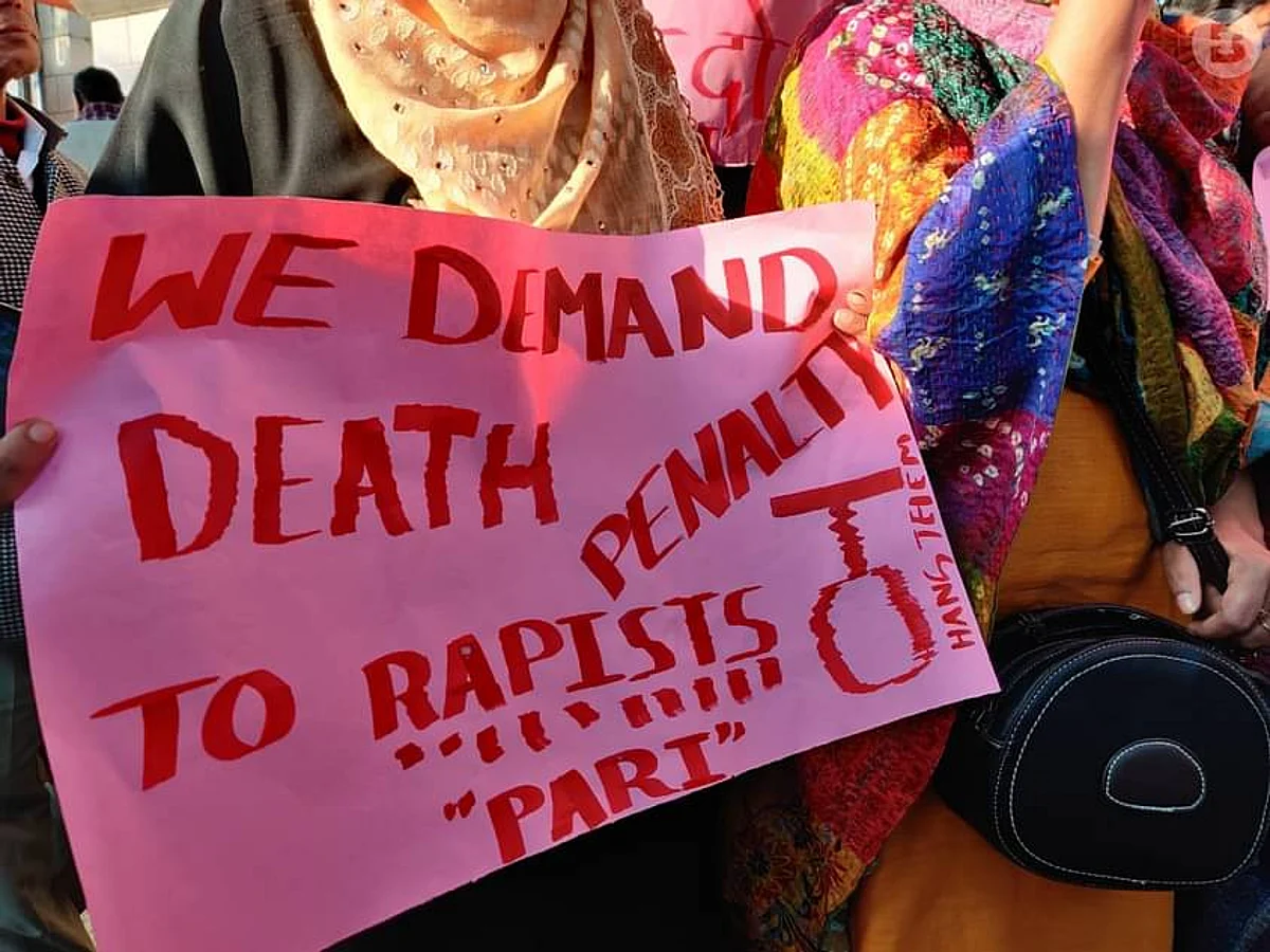 एनएलएसआईयू छात्रा बलात्कार कांड: ‘किसी की बेटी पर हमला हमारी बेटी पर हमला है’, कर्नाटक HC ने मौत की सजा की सिफारिश की