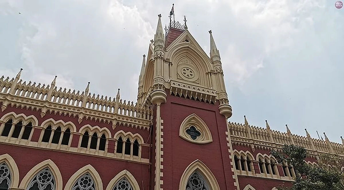 "हमारा आचरण HC के आदेशों के अनुरूप नही": कलकत्ता HC के सिटिंग न्यायाधीश ने नारदा मामले के संबंध मे न्यायाधीशों को पत्र लिखा