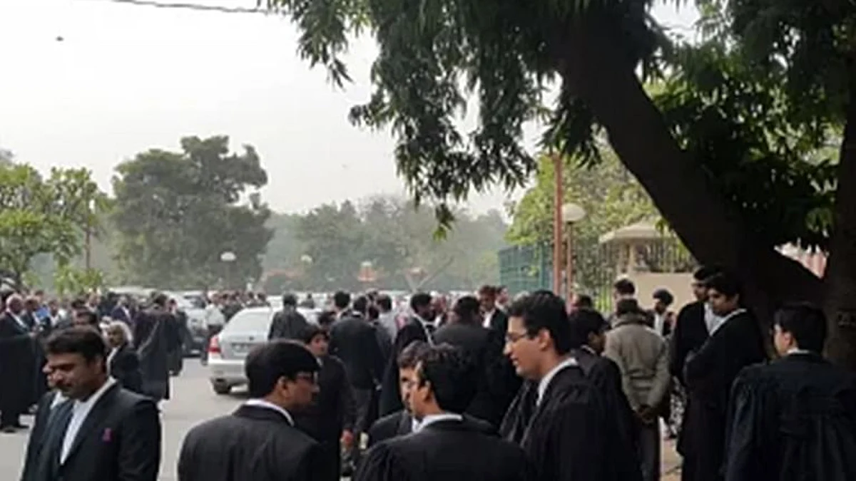 बार काउंसिल ऑफ दिल्ली ने पाया कि दस वकीलो ने वित्तीय सहायता के लिए झूठी COVID रिपोर्ट प्रस्तुत की