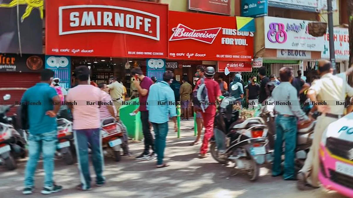 शराब पर छूट पर रोक लगाने के सरकार के फैसले के खिलाफ दिल्ली हाईकोर्ट में याचिका दायर
