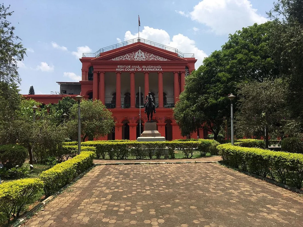 ಶೈಕ್ಷಣಿಕ ಸಾಲ ಮರುಪಾವತಿ ಮುಂದೂಡಿಕೆ ಯೋಜನೆಯ ಲಾಭ ಎಲ್ಲರಿಗೂ ವಿಸ್ತರಿಸಲು ಕೋರಿದ್ದ ಅರ್ಜಿ ಪುರಸ್ಕರಿಸಿದ ಹೈಕೋರ್ಟ್
