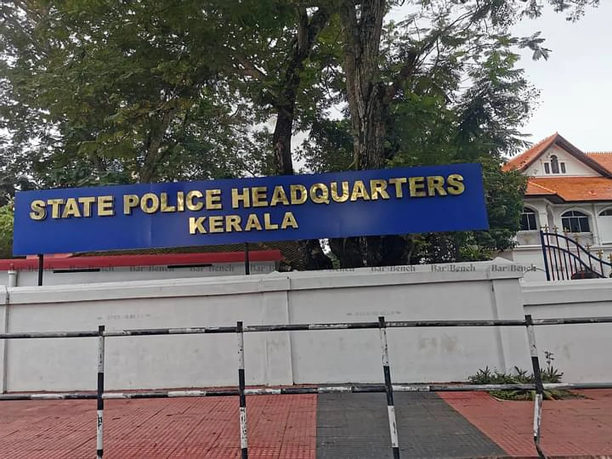 ಪೊಲೀಸ್ ಕಾಯಿದೆಗೆ ಸುಗ್ರೀವಾಜ್ಞೆ ಮೂಲಕ ತಿದ್ದುಪಡಿ ತಂದ ಕೇರಳ ಸರ್ಕಾರ; ಇತ್ತ ರಾಜ್ಯ ಬಿಜೆಪಿಯಿಂದ ಹೈಕೋರ್ಟ್ಗೆ ಮೊರೆ