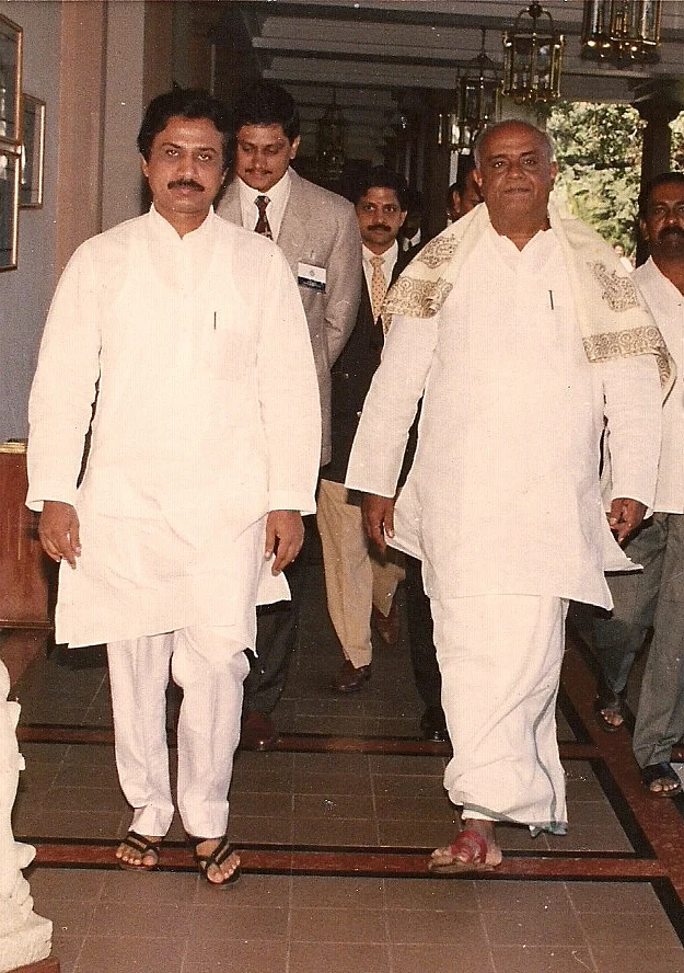 ಮಾಜಿ ಪ್ರಧಾನಿ ಎಚ್ ಡಿ ದೇವೇಗೌಡರ ಜೊತೆಗೆ ಹೆಜ್ಜೆ ಹಾಕಿದ ಕ್ಷಣ.