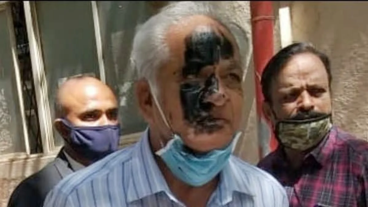 ಮಸಿ ಬಳಿದ ವಕೀಲೆ ಮೀರಾ ರಾಘವೇಂದ್ರ ವಿರುದ್ಧ ಪ್ರಕರಣ ದಾಖಲಿಸಿದ ಸಾಹಿತಿ ಕೆ ಎಸ್ ಭಗವಾನ್ 