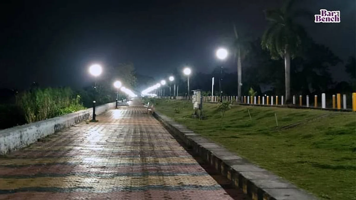 ಉತ್ತಮ ಸ್ಥಿತಿಯ ಪಾದಚಾರಿ ಮಾರ್ಗ ಹೊಂದುವುದು ಮೂಲಭೂತ ಹಕ್ಕು: ಕರ್ನಾಟಕ ಹೈಕೋರ್ಟ್