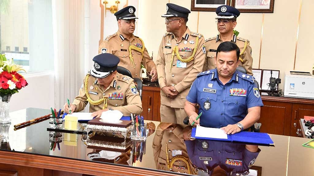 পুলিশের নেতৃত্ব বুঝে নিলেন আবদুল্লাহ আল-মামুন