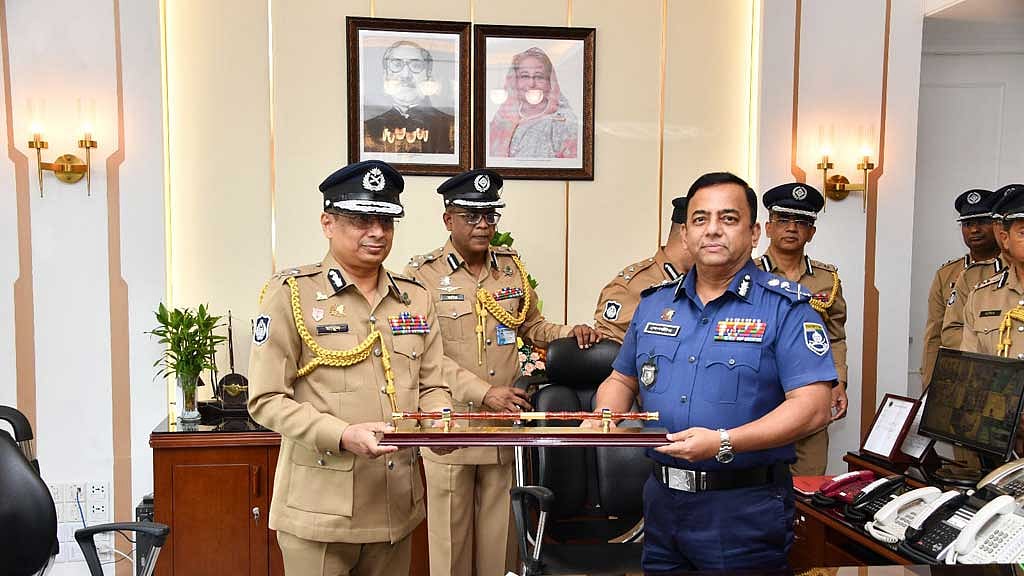 পুলিশের নেতৃত্ব বুঝে নিলেন আবদুল্লাহ আল-মামুন