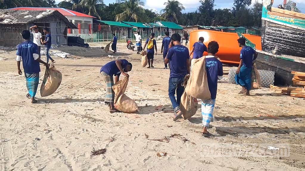 সেন্ট মার্টিন থেকে ৬৬৩৪ কেজি প্লাস্টিক বর্জ্য সরালেন স্বেচ্ছাসেবীরা