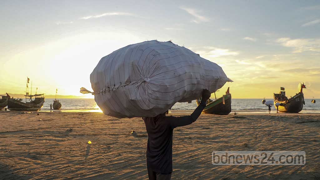 সেন্ট মার্টিন থেকে ৬৬৩৪ কেজি প্লাস্টিক বর্জ্য সরালেন স্বেচ্ছাসেবীরা