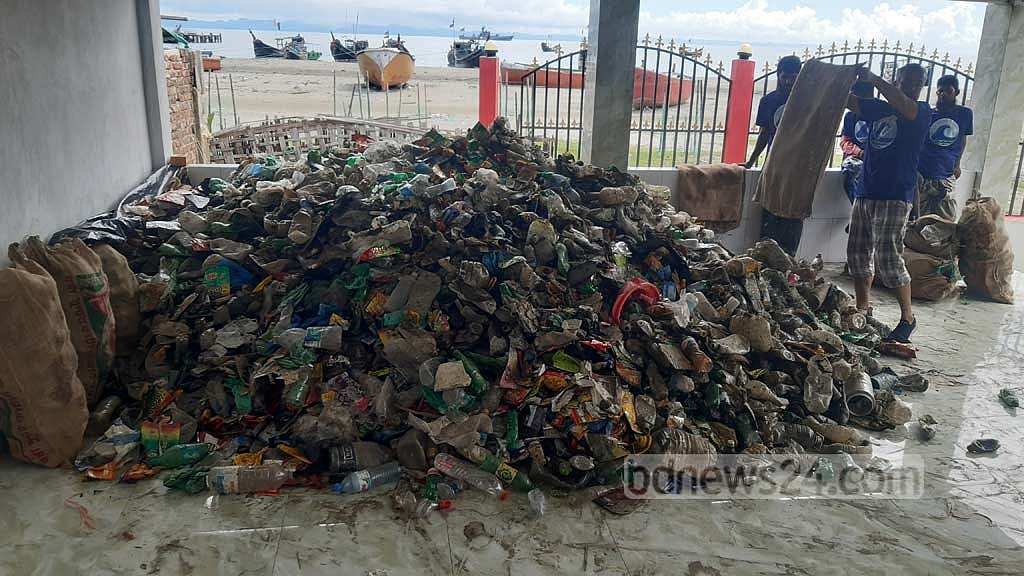 সেন্ট মার্টিন থেকে ৬৬৩৪ কেজি প্লাস্টিক বর্জ্য সরালেন স্বেচ্ছাসেবীরা