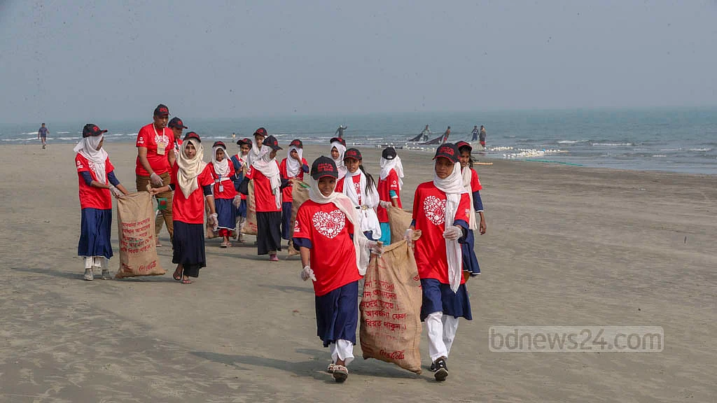 <div class="paragraphs"><p>ইন্টারন্যাশনাল কোস্টাল ক্লিনআপের অংশ হিসেবে শুক্রবার সেন্ট মার্টিনে সমুদ্র সৈকতে পরিচ্ছন্নতা কর্মসূচিতে অংশ নেন স্বেচ্ছাসেবীরা।</p></div>