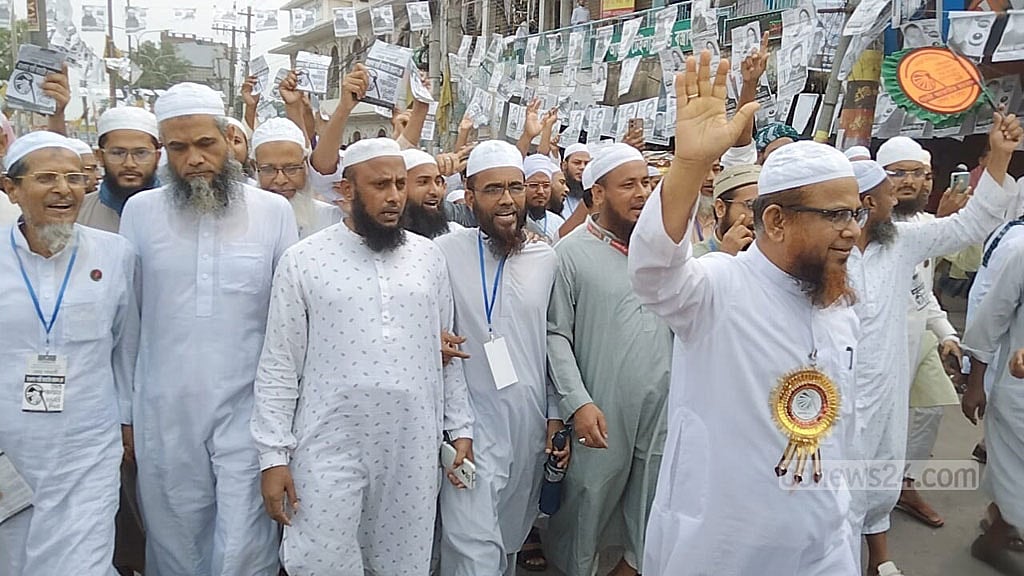 গাজীপুর সিটি নির্বাচন: গণসংযোগে নেমে রনি তুষ্ট, জায়েদা খাতুন অভিভূত