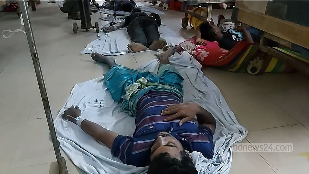 24 farmers were returning to Satkhira with paddy sacks. Two died when their truck overturned - Vimarsana News