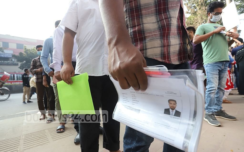 9,841 candidates pass 43rd BCS written exams - Vimarsana News