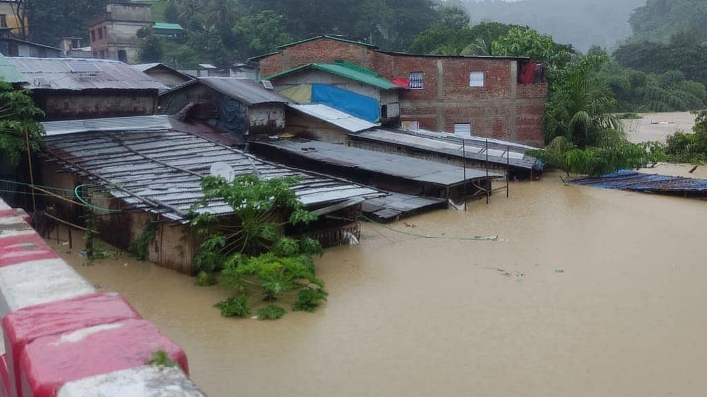 Woman goes missing, daughter's body found after landslide in Bandarban - Vimarsana News