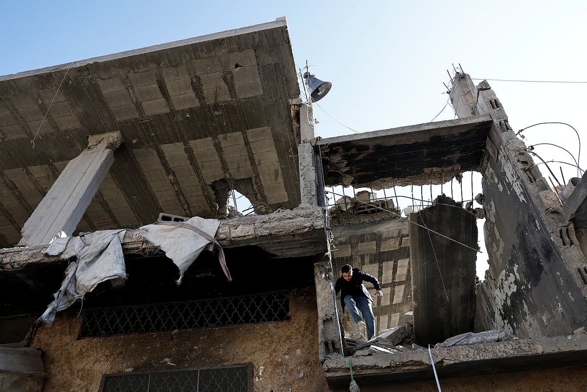 Israel kills 5 Palestinian fighters in West Bank air strike - Vimarsana News