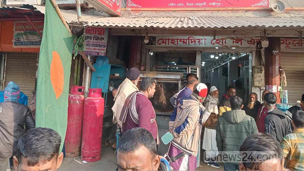 2 beaten, 12 detained in Lakshmipur in argument over 'flag desecration' - Vimarsana News