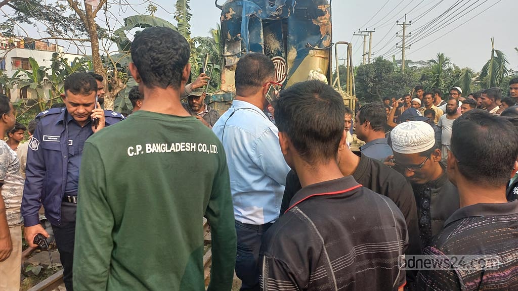 4 dead as train rams truck in Mymensingh, rail service suspended - Vimarsana News