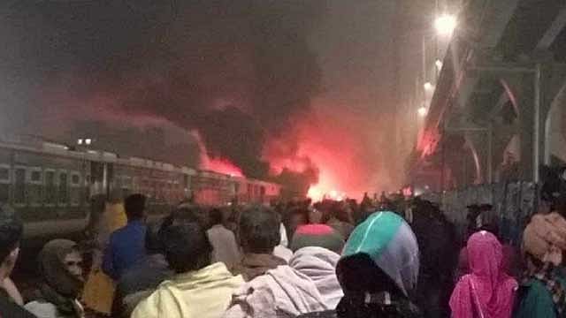 Woman, child among 4 dead as arsonists torch train in Dhaka - Vimarsana News