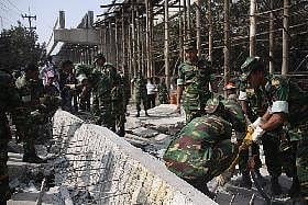 <div class="paragraphs"><p>বহদ্দারহাটে গার্ডার ধস</p></div>