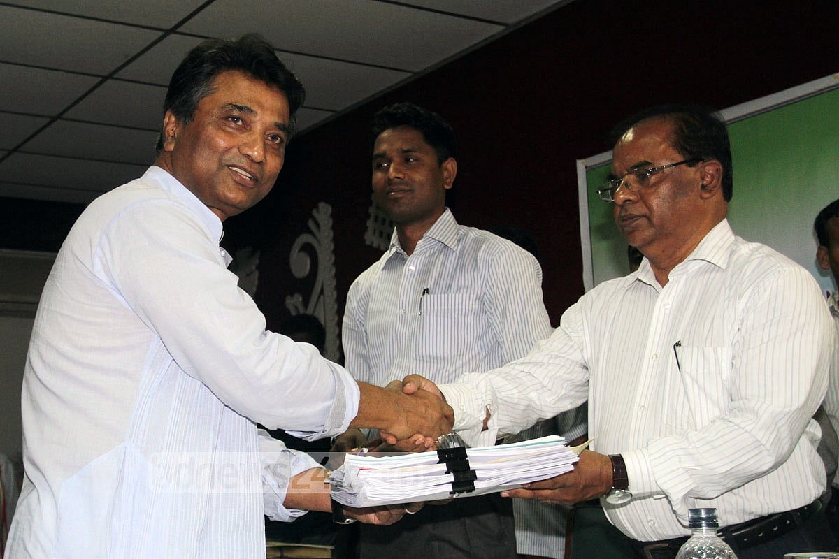 On March 3, 2015, Annisul Huq filed his nomination papers as Dhaka North mayoral candidate of the Awami League.​